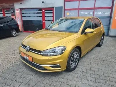 Gebraucht VW Golf VII Sound 110 PS (80 kW) 2018 Gelb Limousine