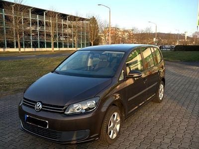 Gebraucht VW Touran Trendline 105 PS (77 kW) 2011 Braun Van / Kleinbus