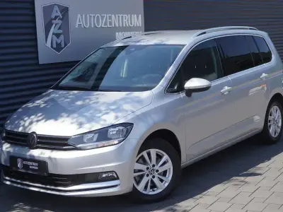 Gebraucht VW Touran Highline 150 PS (110 kW) 2023 Reflexsilber metallic Van / Kleinbus