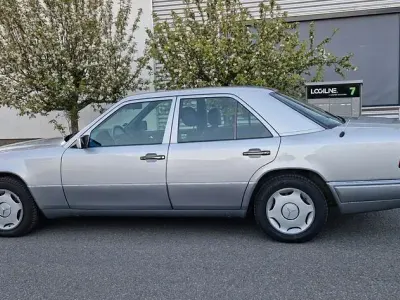 Brugt Mercedes E280 193 HK (141 kW) 1994 Sølv Sedan