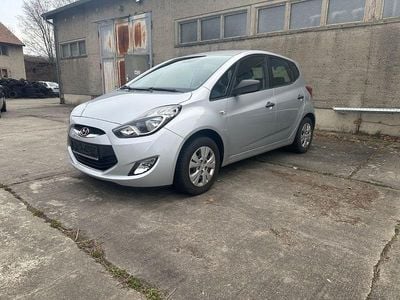 Gebraucht Hyundai ix20 Classic 90 PS (66 kW) 2012 Silber Kleinwagen