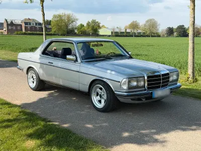 Gebraucht Mercedes 230 136 PS (100 kW) 1984 Silber Coupé