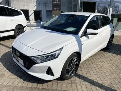 Gebraucht Hyundai i20 Intro Edition 101 PS (74 kW) 2020 Polar white Kleinwagen