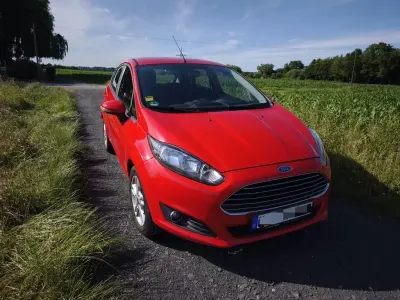 Gebraucht Ford Fiesta Trend 82 PS (60 kW) 2015 Rot Kleinwagen