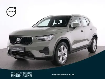 Gebraucht Volvo XC40 Core 163 PS (119 kW) 2024 Grün sage green / metallic SUV