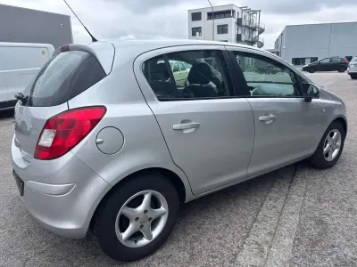 Gebraucht Opel Corsa Satellite 86 PS (63 kW) 2011 Silber Kleinwagen