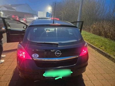 Gebraucht Opel Astra 116 PS (85 kW) 2008 Schwarz Kleinwagen