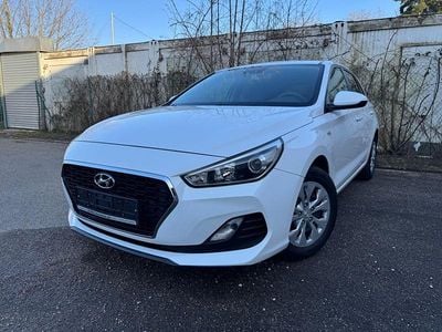 Gebraucht Hyundai i30 Pure 99 PS (72 kW) 2019 Weiß Kleinwagen