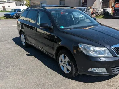 Gebraucht Skoda Octavia 105 PS (77 kW) 2012 Schwarz Kombi