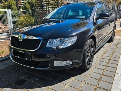 Gebraucht Skoda Superb Exclusive 140 PS (102 kW) 2013 Schwarz Kombi