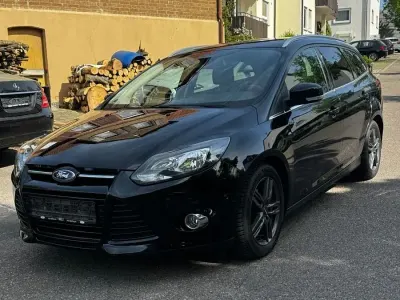Używany Ford Focus Titanium 125 KM (91 kW) 2013 Czarny Sedan/Limuzyna