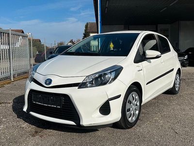 Gebraucht Toyota Yaris Hybrid Life 101 PS (74 kW) 2012 Weiß Kleinwagen