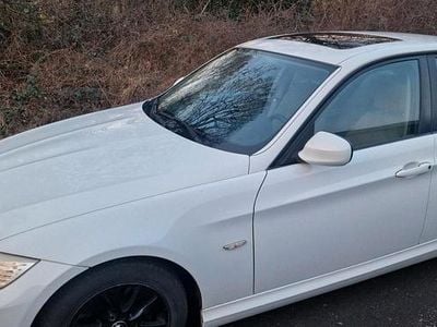 Gebraucht BMW 320 170 PS (125 kW) 2009 Weiß Limousine