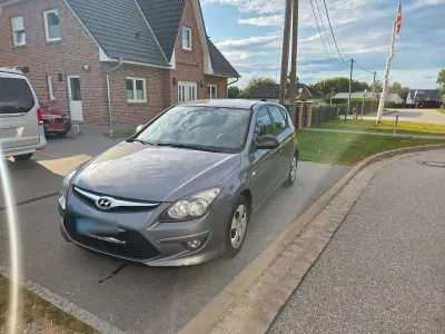 Gebraucht Hyundai i30 90 PS (66 kW) 2012 Grau Limousine