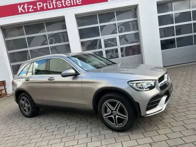 Gebraucht Mercedes GLC300e AMG line 306 PS (225 kW) 2022 Silber SUV