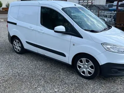 Gebraucht Ford Courier 75 PS (55 kW) 2016 Weiß Van / Kleinbus