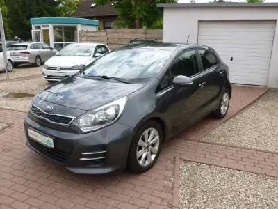 Gebraucht Kia Rio 109 PS (80 kW) 2017 Schwarz Limousine