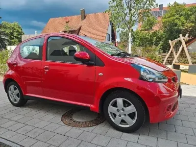 Gebraucht Toyota Aygo 68 PS (50 kW) 2008 Rot Kleinwagen