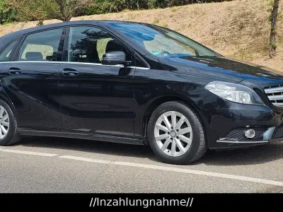 Używany Mercedes B180 122 KM (89 kW) 2013 Czarny Minivan