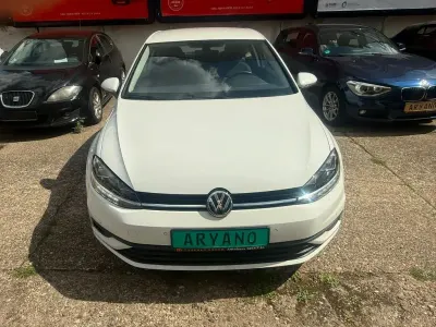 Gebraucht VW Golf VII Trendline 116 PS (85 kW) 2018 Weiß Limousine