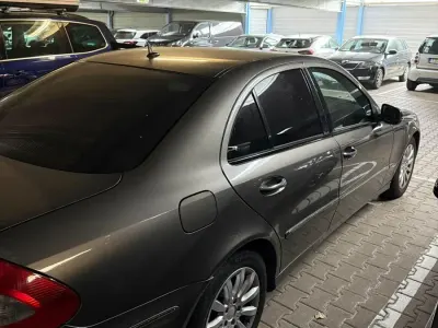 Gebraucht Mercedes E200 Elegance 136 PS (100 kW) 2006 Grau Kleinwagen