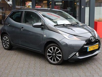 Gebraucht Toyota Aygo X-play 69 PS (50 kW) 2016 Grau Kleinwagen