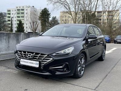 Gebraucht Hyundai i30 120 PS (88 kW) 2024 Phantom black / mic metallic Limousine