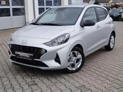 Gebraucht Hyundai i10 GO! 67 PS (49 kW) 2023 Sleek silver Kleinwagen