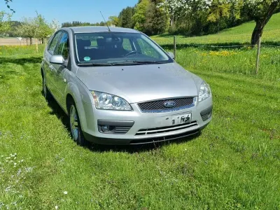 Gebraucht Ford Focus Ghia 101 PS (74 kW) 2005 Silber Limousine