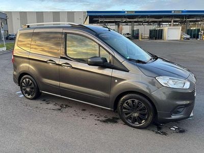 Grau Gebraucht 2019 Ford Tourneo Titanium Kombi | 7.799 € (Superpreis)