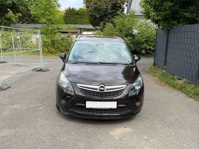 Gebraucht Opel Zafira Tourer Edition 140 PS (102 kW) 2012 Mahogany brown (p2/so) Van / Kleinbus