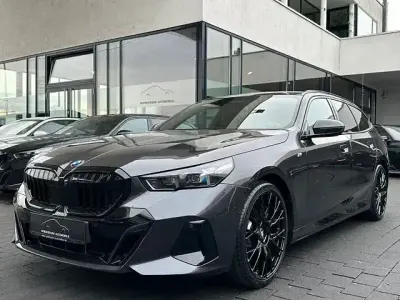 Gebraucht BMW 520 M Sport 197 PS (144 kW) 2025 Grau Kombi