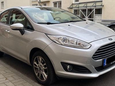 Gebraucht Ford Fiesta SYNC Edition 80 PS (58 kW) 2015 Silber Kleinwagen