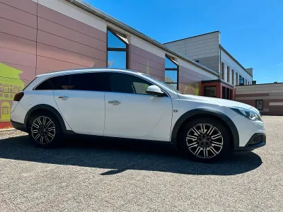 Gebraucht Opel Insignia Country Tourer 163 PS (119 kW) 2014 Weiß Kombi