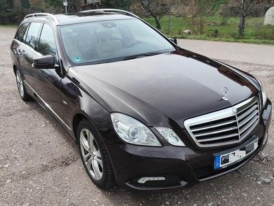 Gebraucht Mercedes E220 Avantgarde 170 PS (125 kW) 2010 Braun Kombi