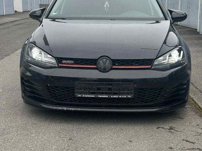 Schwarz Gebraucht 2016 VW Golf VII Highline Kombi | 15.000 €