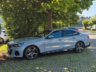 Gebraucht BMW 520 M Sport 197 PS (144 kW) 2024 Grau Limousine