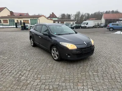 Gebraucht Renault Mégane Dynamique 131 PS (96 kW) 2011 Grau Limousine