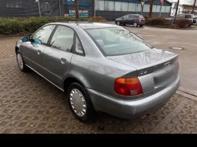 Gebraucht Audi A4 100 PS (73 kW) 1995 Silber Limousine