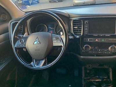 Schwarz Gebraucht 2015 Mitsubishi Outlander Classic Collection Plus SUV | 9.400 € (Fairer Preis)