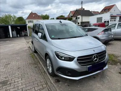 Gebraucht Mercedes T180 Style 131 PS (96 kW) 2023 Silber Van / Kleinbus