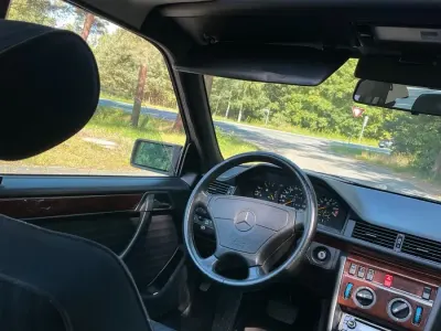 Gebraucht Mercedes E220 150 PS (110 kW) 1992 Andere farben Kombi
