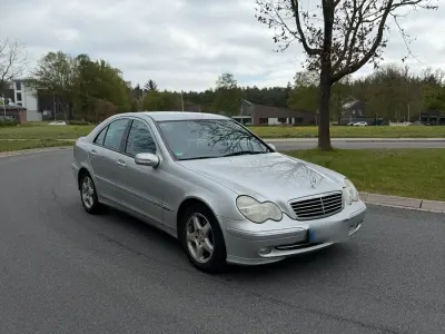 Second-hand Mercedes C220 Avantgarde 143 CP (105 kW) 2001 Argintiu Berlinǎ