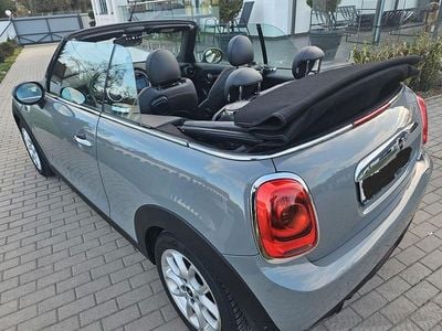 Usado Mini One Cabriolet 102 HP (75 kW) 2018 Cinzento Cabrios