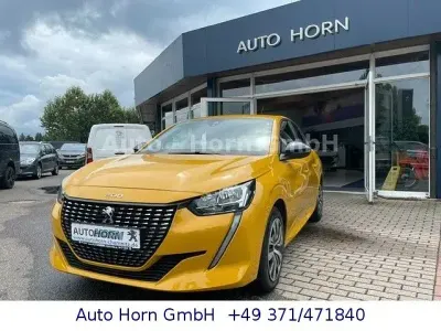 Gebraucht Peugeot 208 Active 102 PS (75 kW) 2023 Gelb Kleinwagen