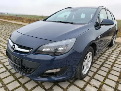 Używany Opel Astra Eco 136 KM (100 kW) 2014 Niebieski Kombi