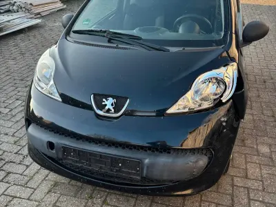 Gebraucht Peugeot 107 68 PS (50 kW) 2008 Schwarz Kleinwagen