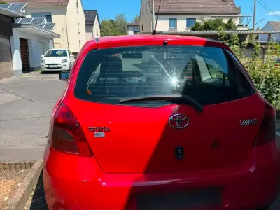 Gebraucht Toyota Yaris 70 PS (51 kW) 2008 Rot Kleinwagen