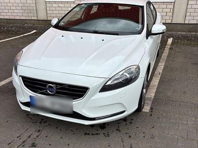 Second-hand Volvo V40 150 CP (110 kW) 2013 Alb Berlinǎ