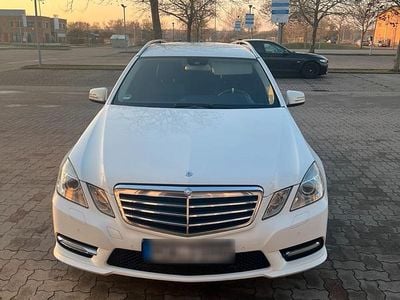 Weiß Gebraucht 2012 Mercedes E200 Kombi | 9.500 €